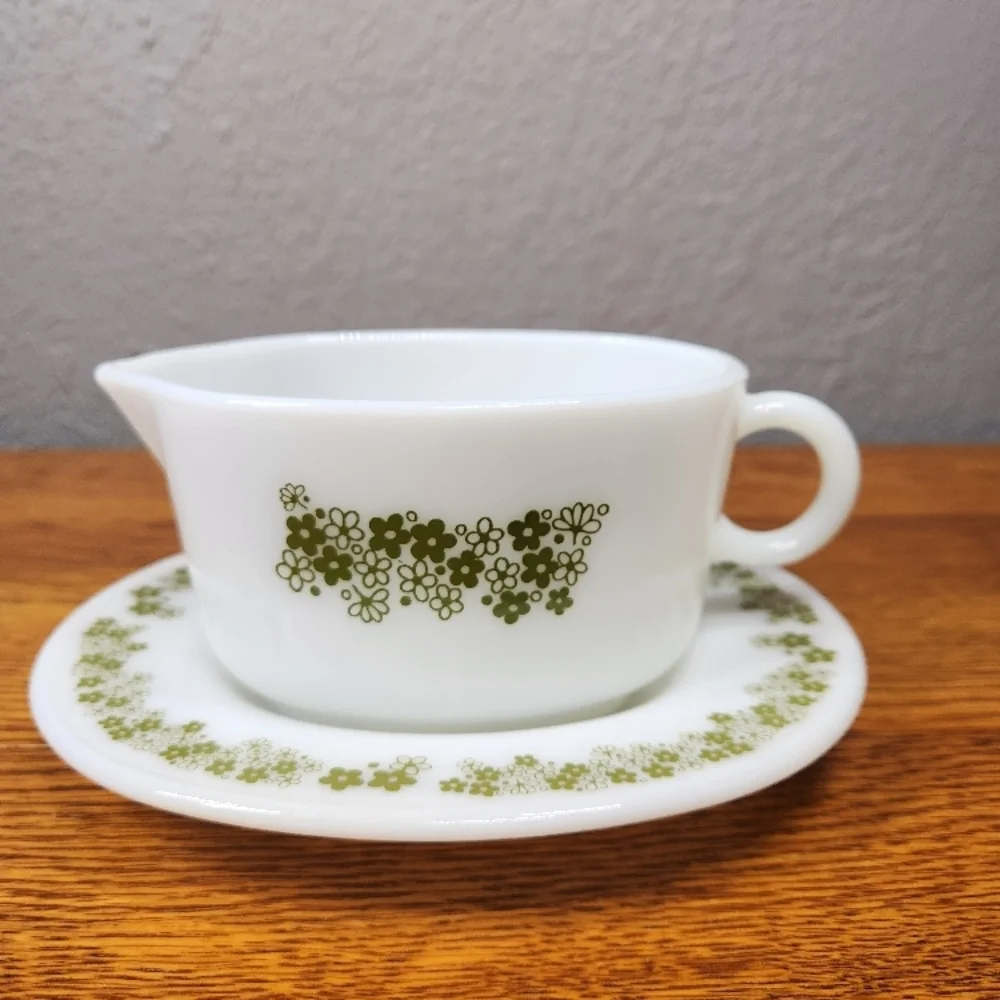 Pyrex Crazy Daisy Gravy Boat Set